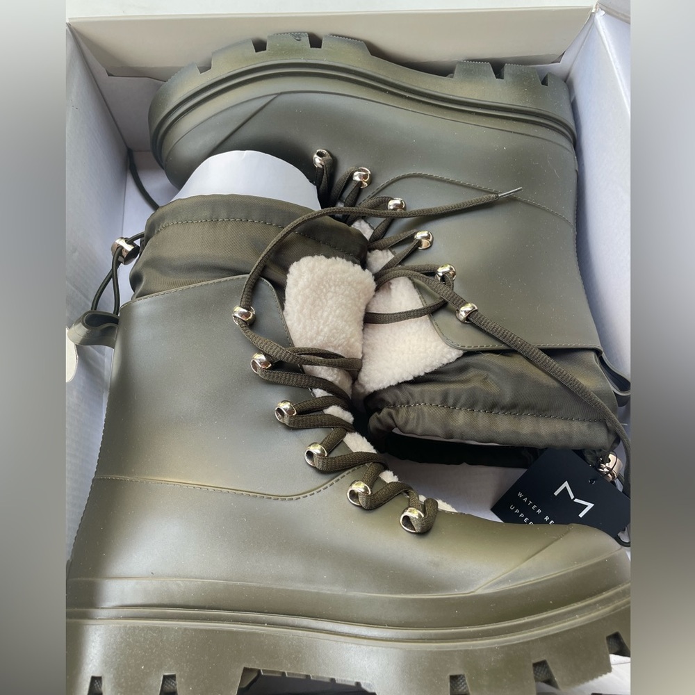Marc fisher hunter green water resistent boots size 7 brand new!!!!